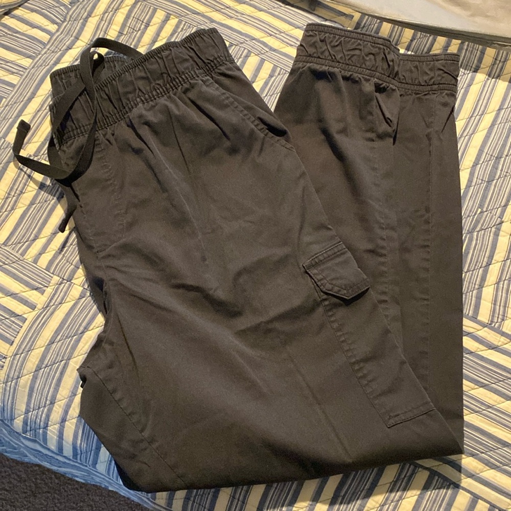 Men’s black scrub joggers.